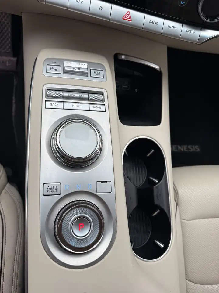 Genesis GV70 - Image 24