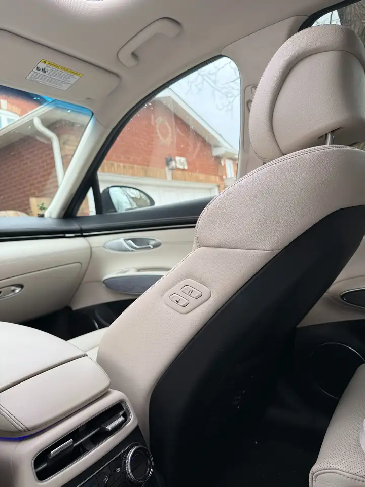Genesis GV70 - Image 38