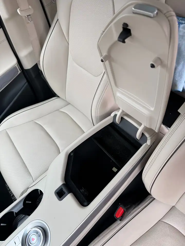 Genesis GV70 - Image 35