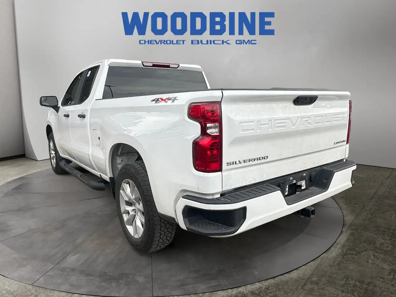 Chevrolet Silverado 1500 - Image 3