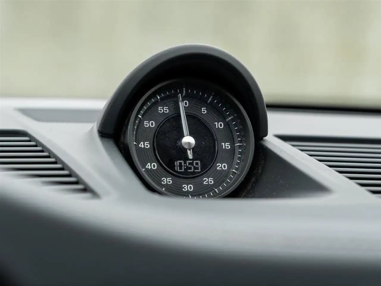 Porsche 911 - Image 44