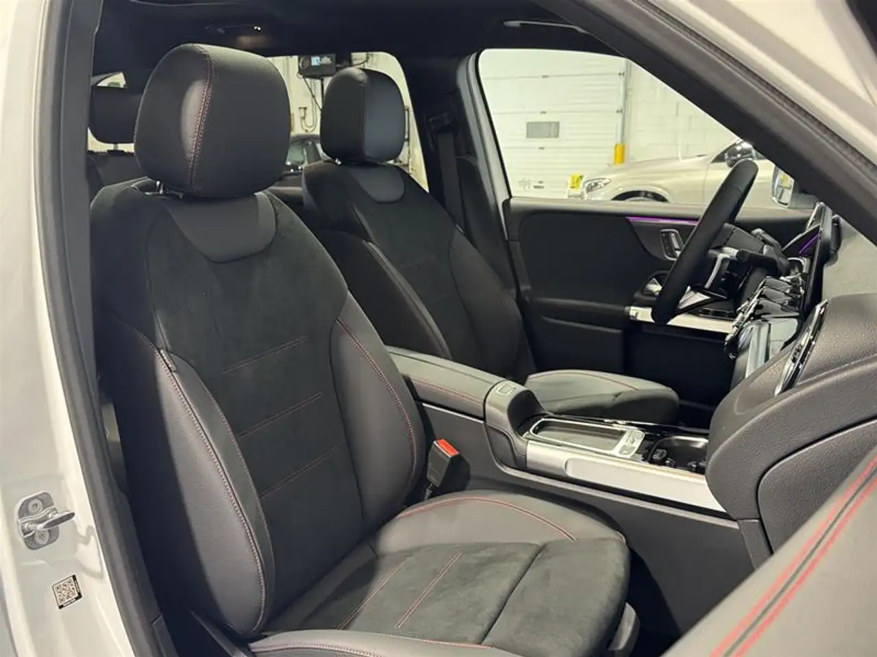 Mercedes-Benz GLB - Image 20