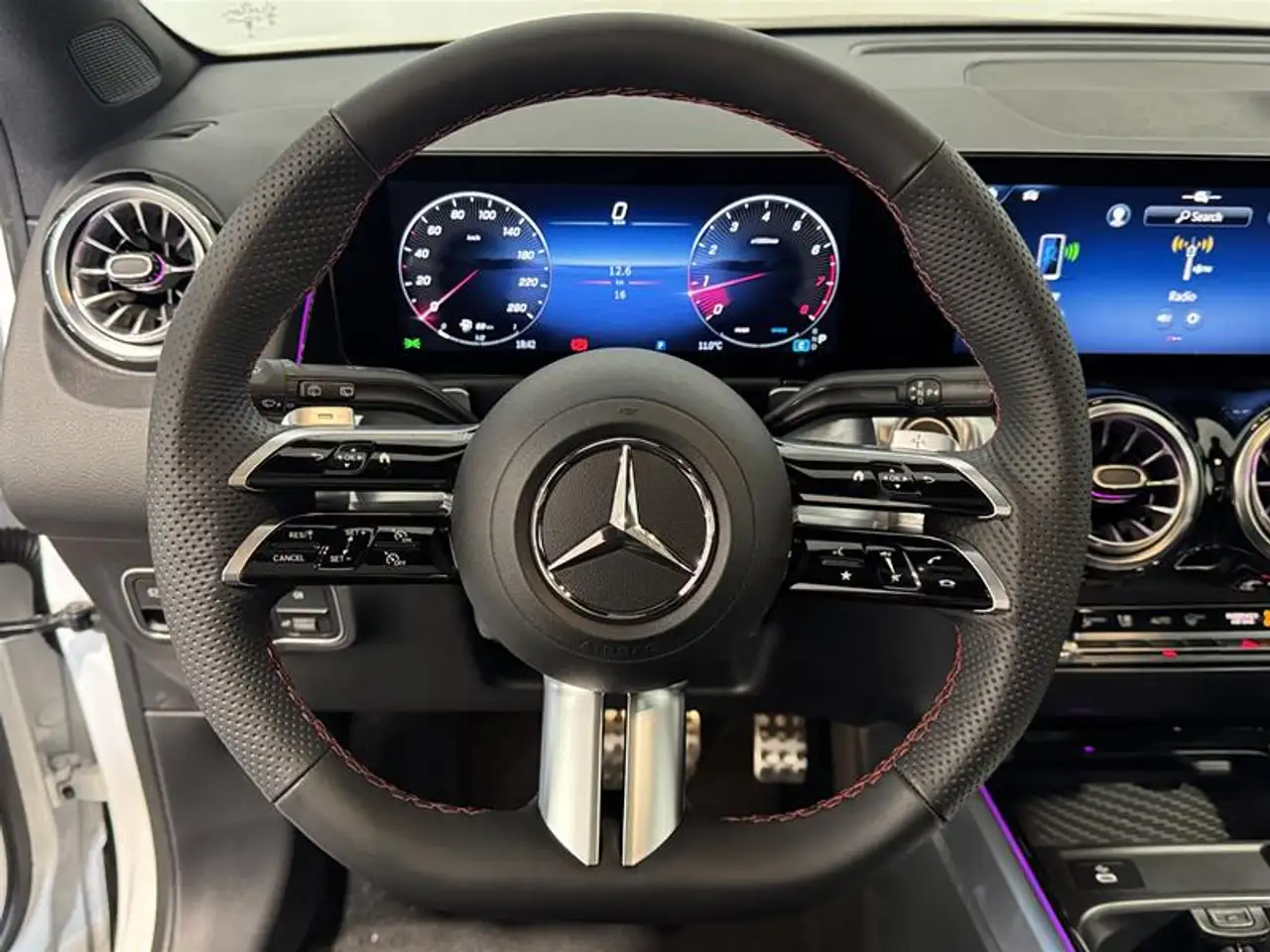 Mercedes-Benz GLB - Image 13