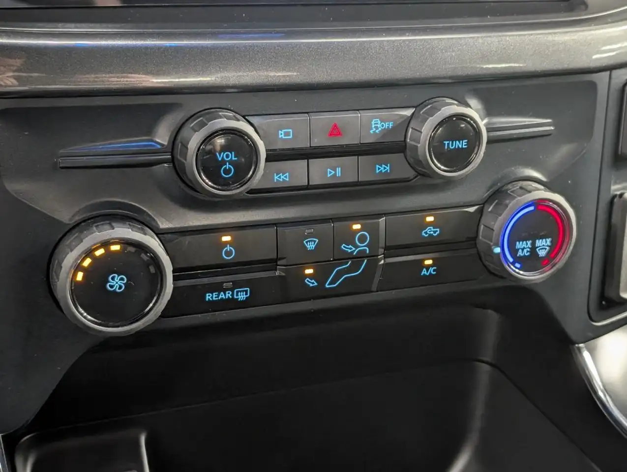 Ford F-150 - Image 24