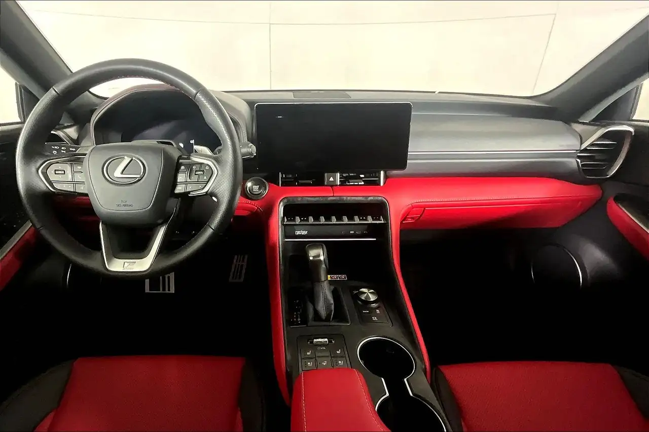 Lexus IS - Image 15