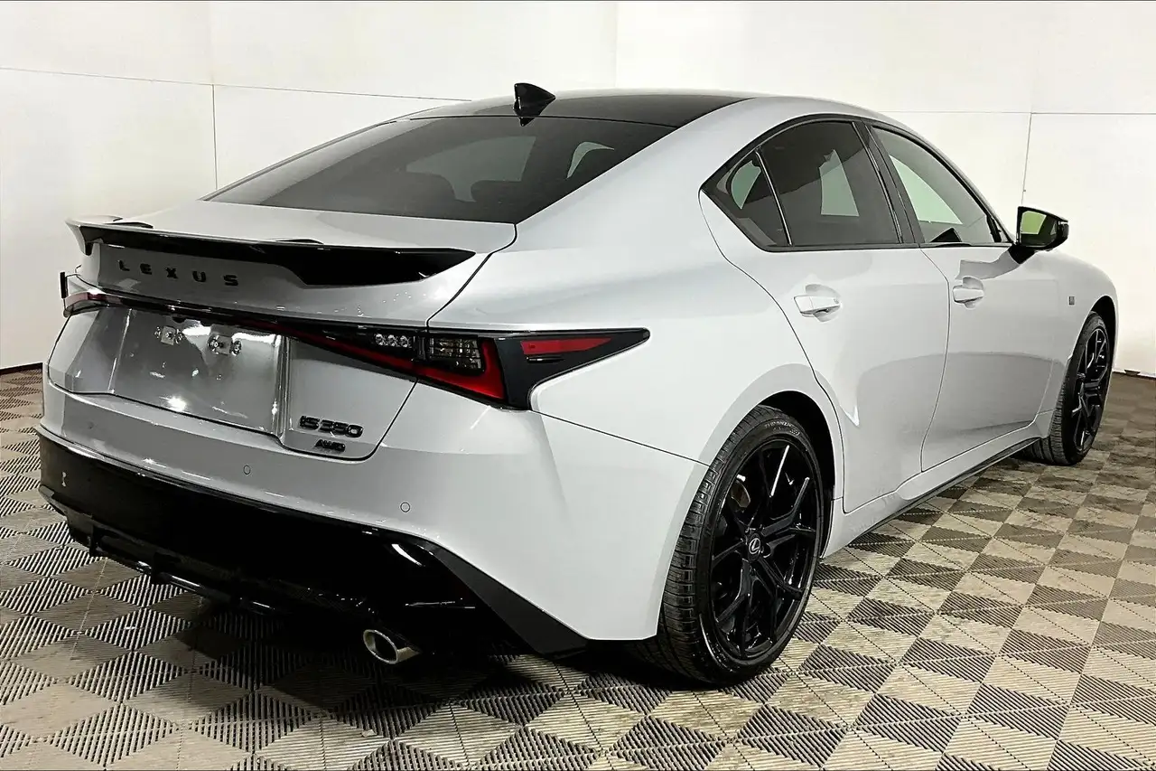 Lexus IS - Image 2