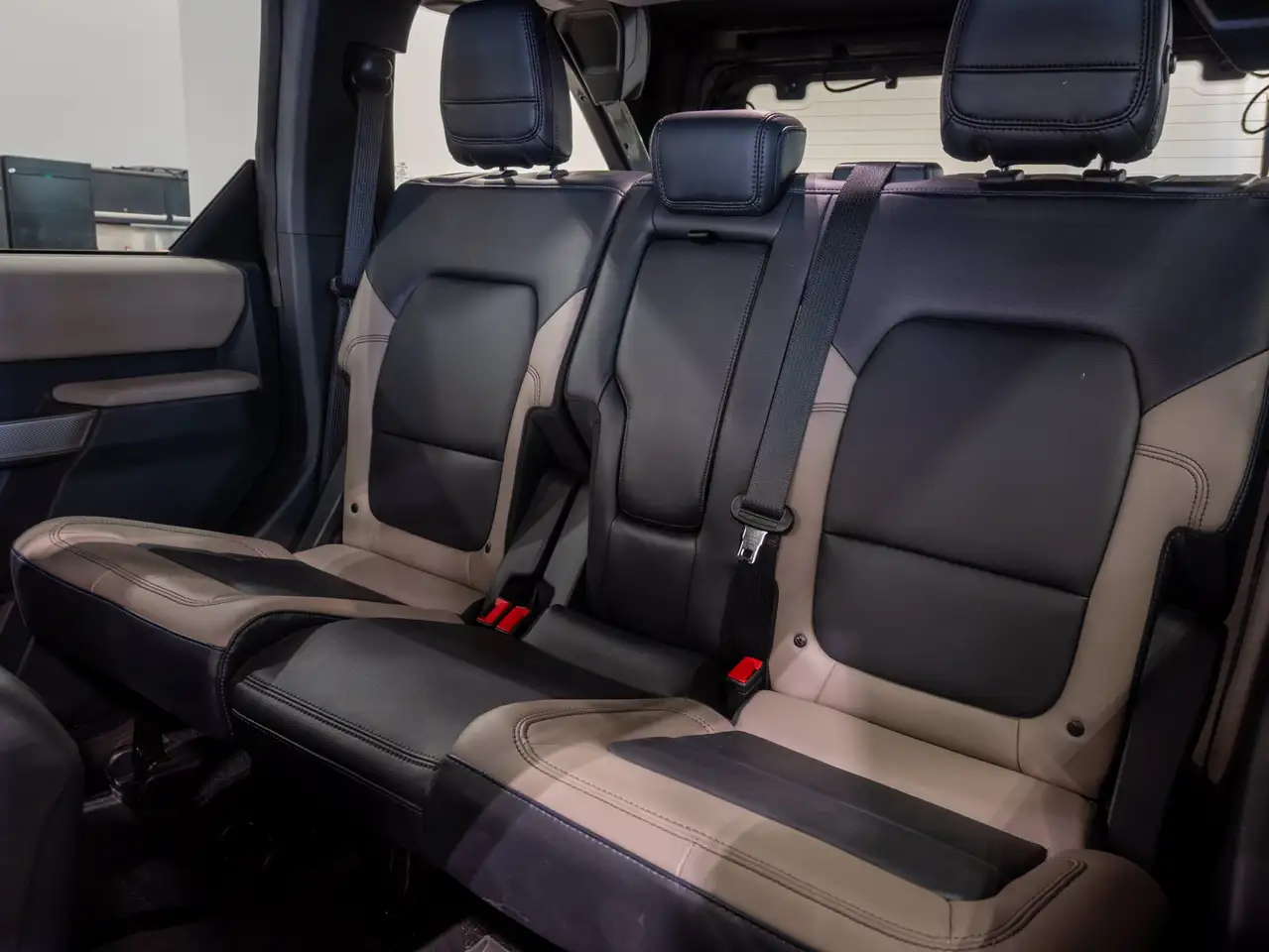 Ford Bronco - Image 15