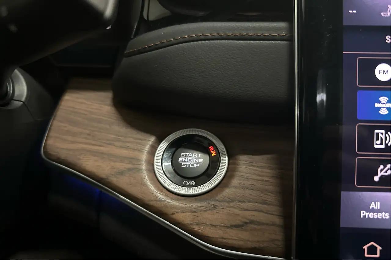 Jeep Grand Cherokee - Image 23