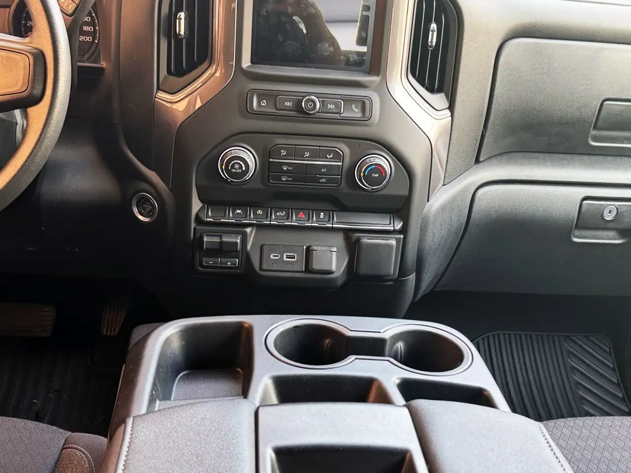 Chevrolet Silverado 1500 - Image 25