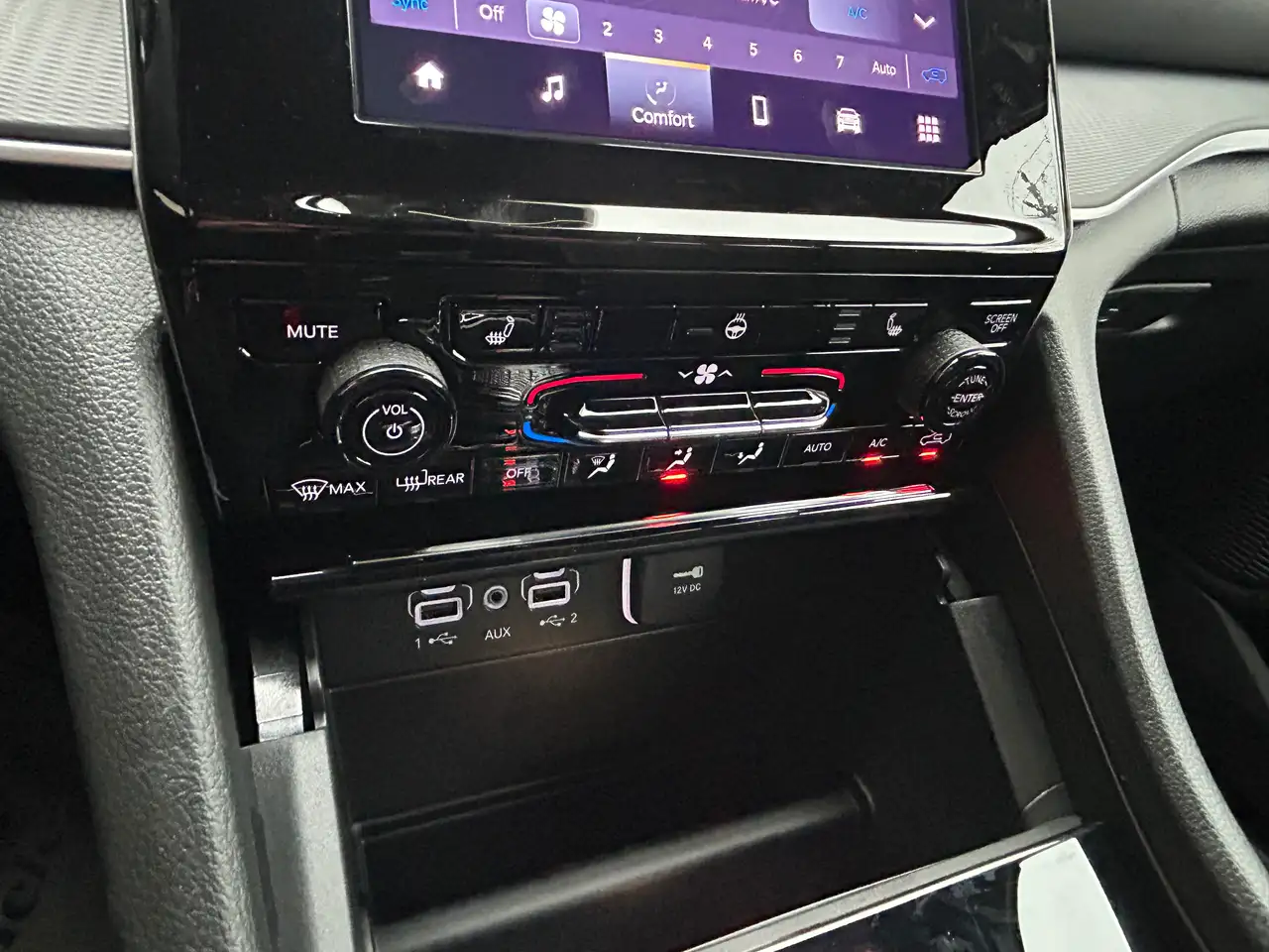 Jeep Grand Cherokee - Image 13