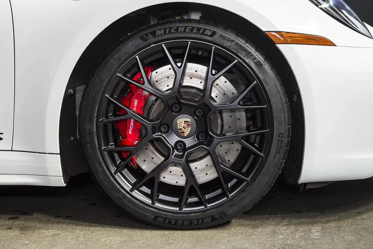 Porsche 911 - Image 12