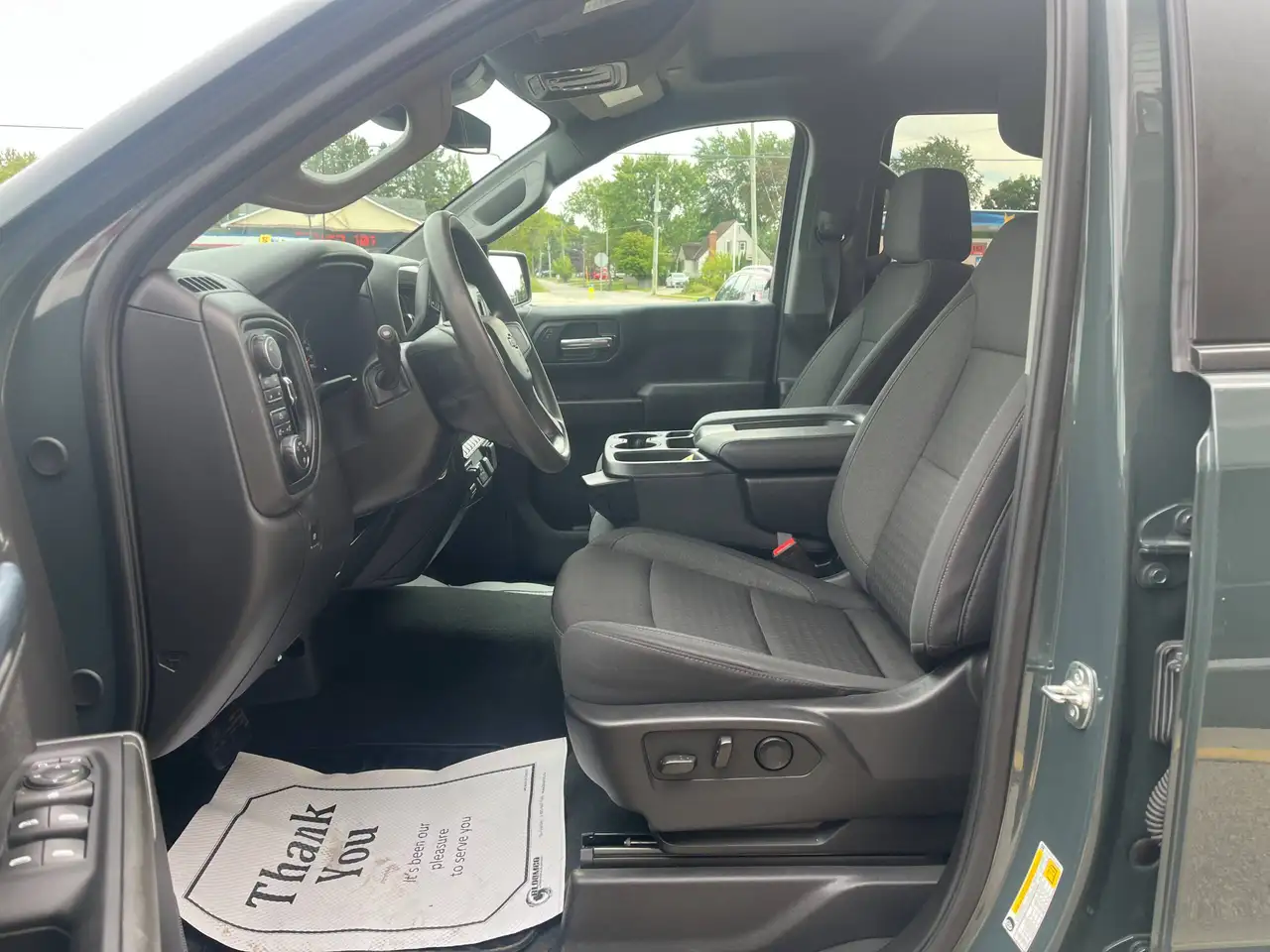 Chevrolet Silverado 1500 - Image 8