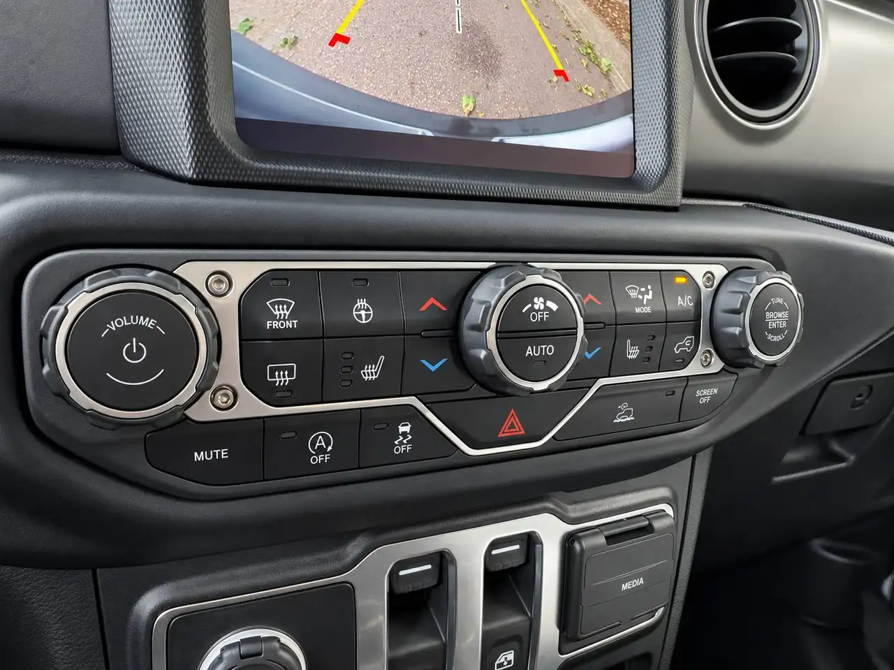 Jeep Wrangler - Image 13