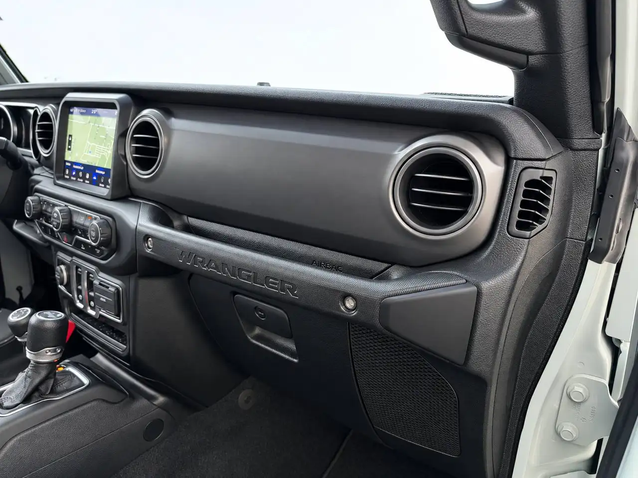Jeep Wrangler - Image 26