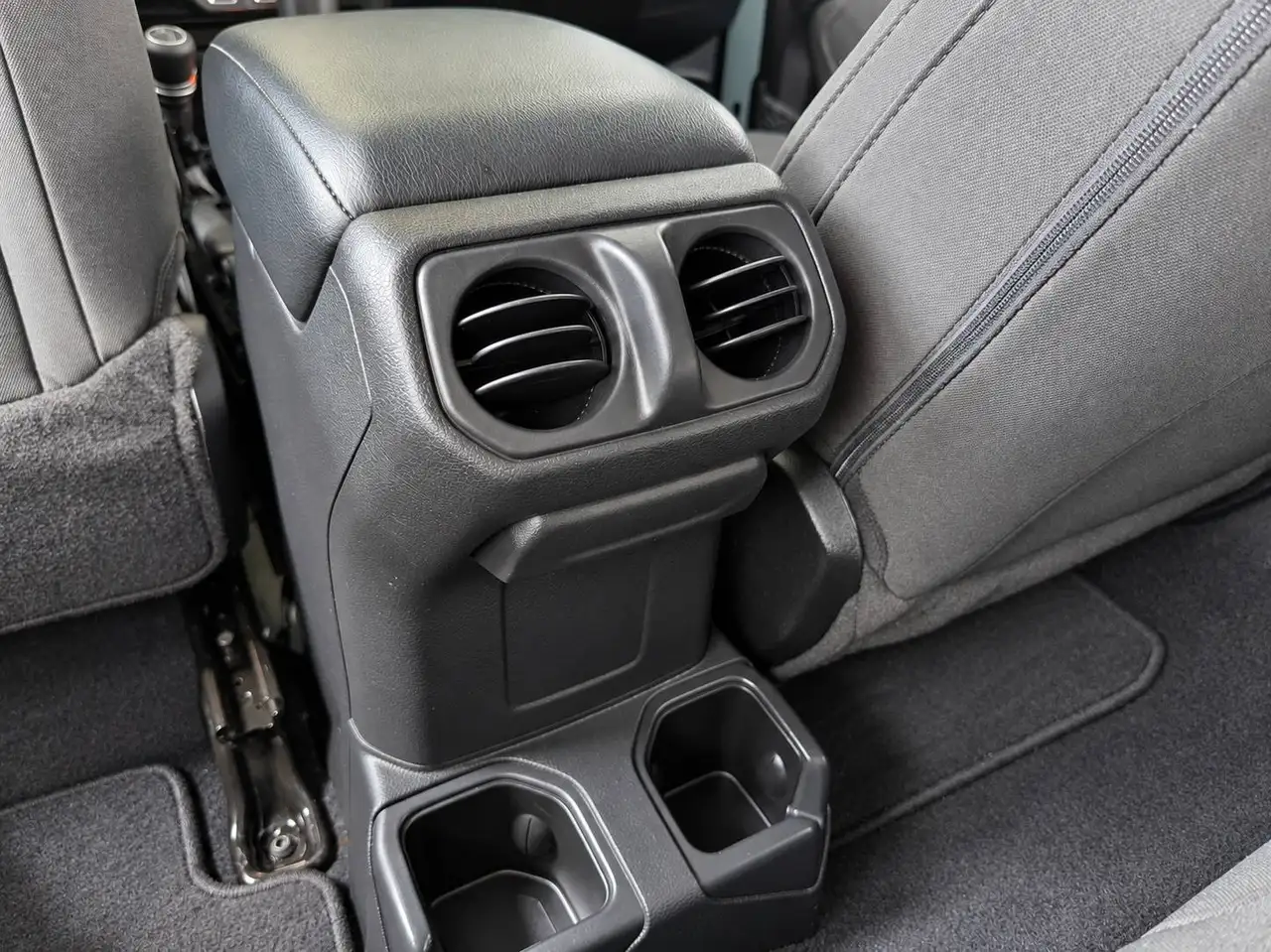 Jeep Wrangler - Image 10