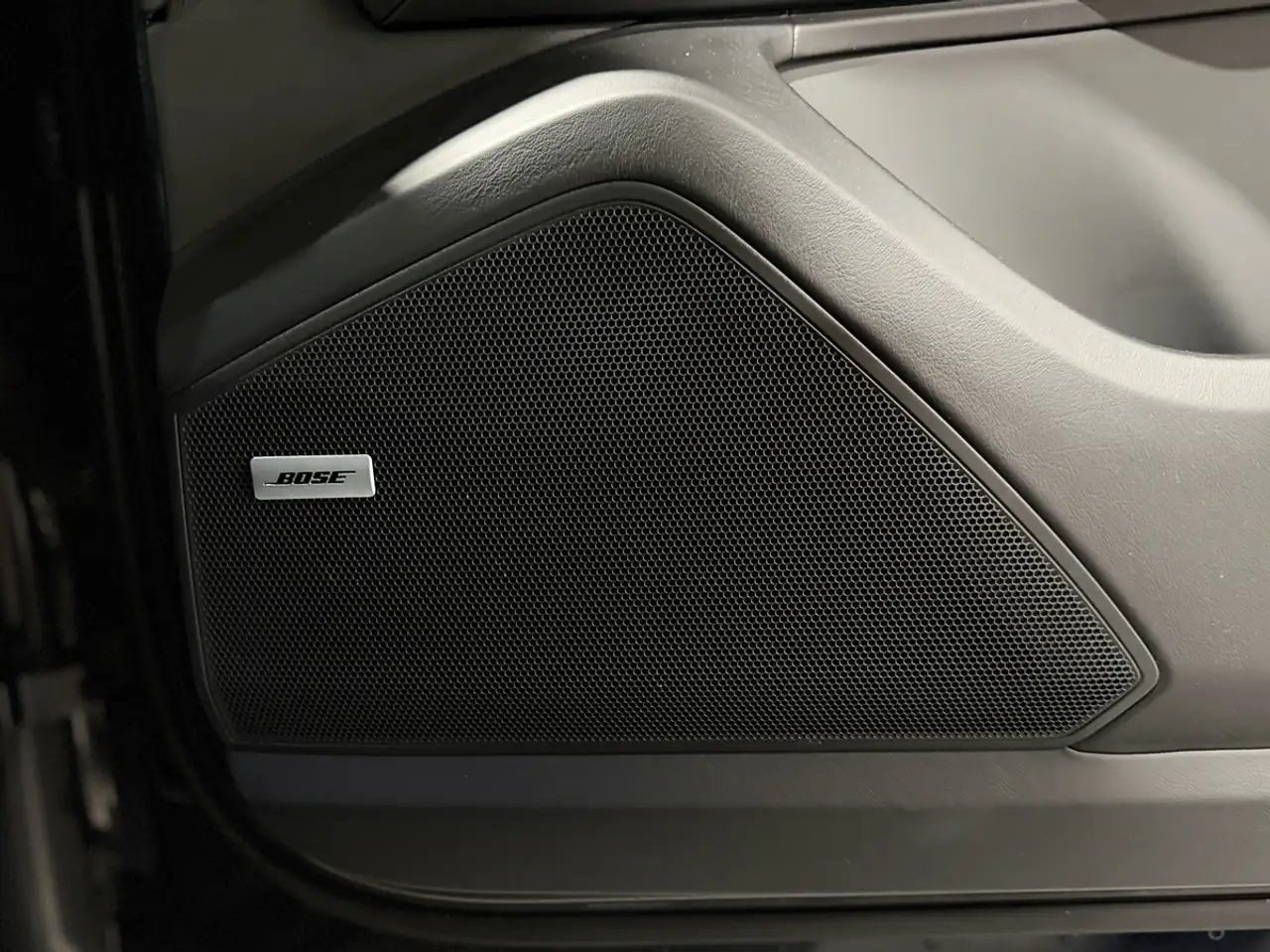 Porsche Cayenne - Image 40