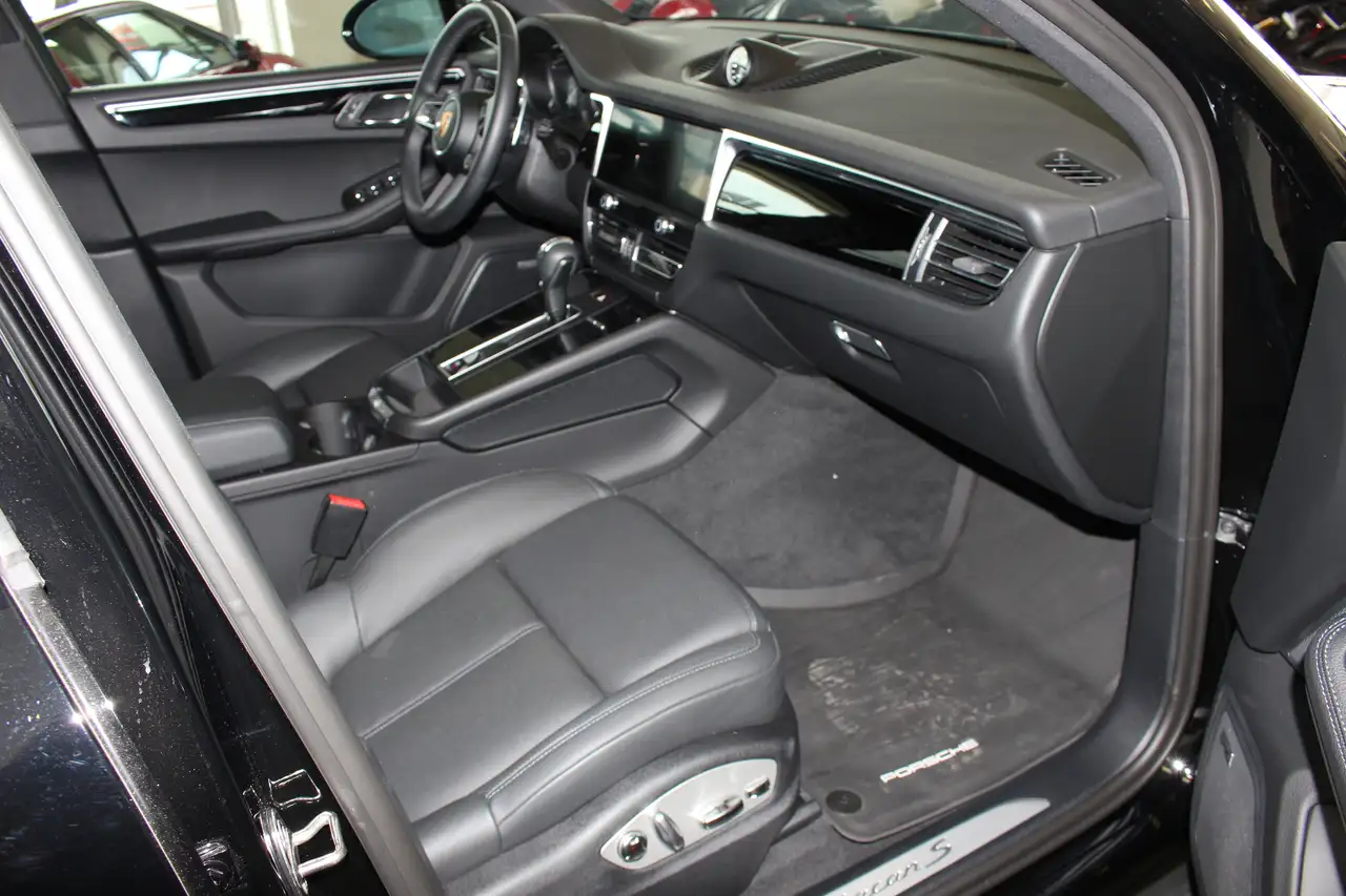 Porsche Macan - Image 23