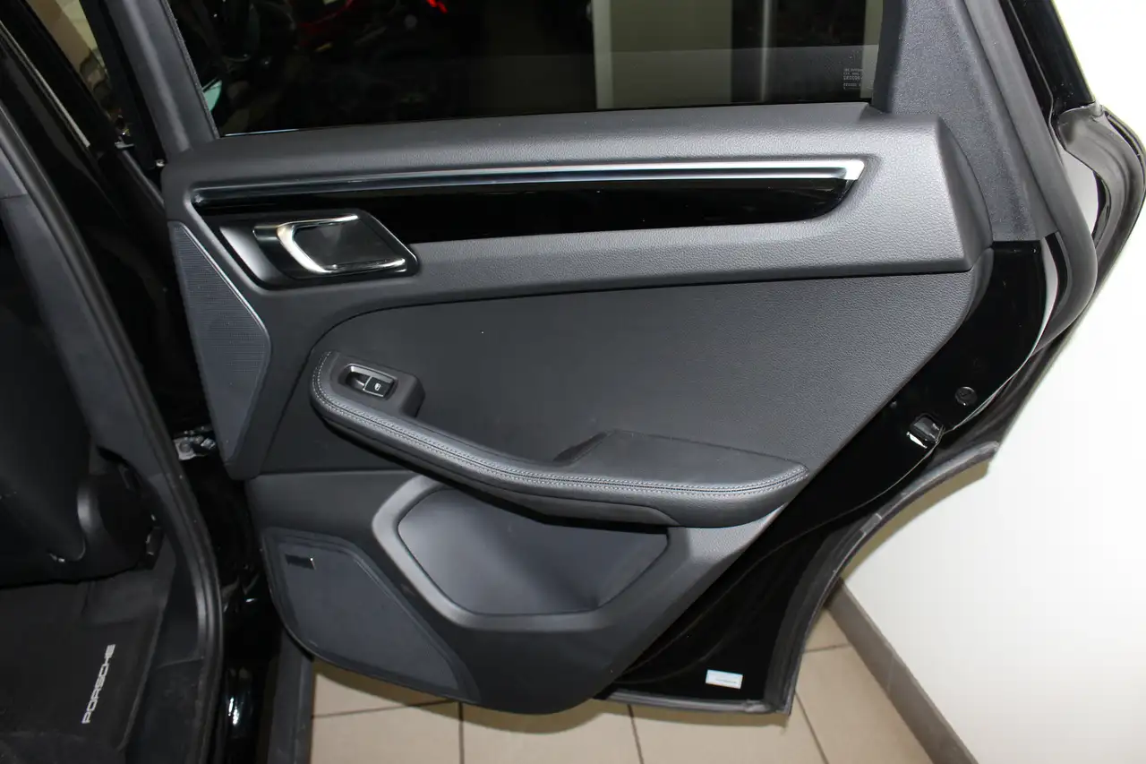 Porsche Macan - Image 21