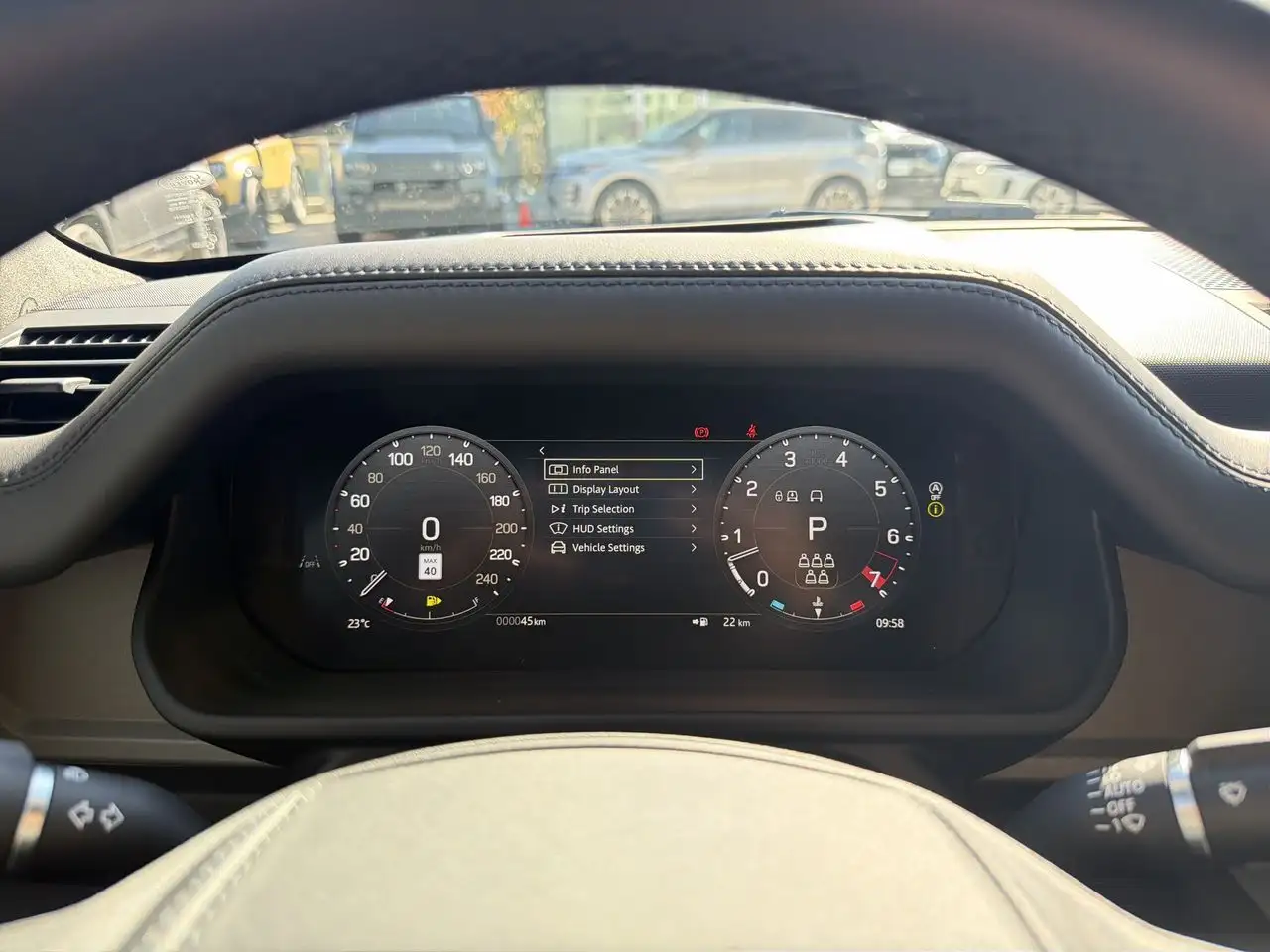 Land Rover Defender - Image 12