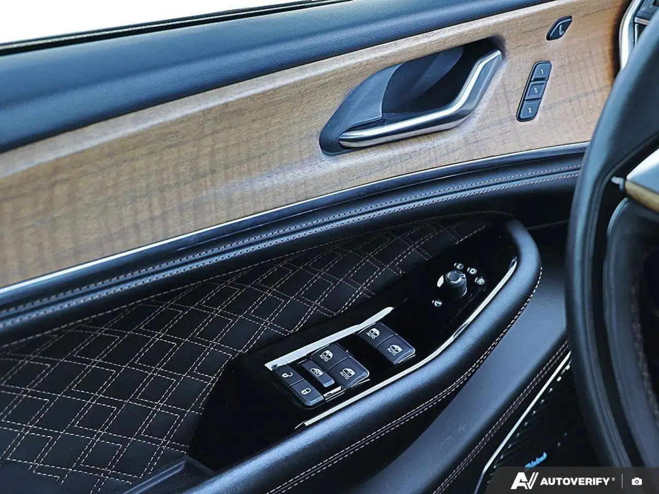 Jeep Grand Cherokee - Image 20