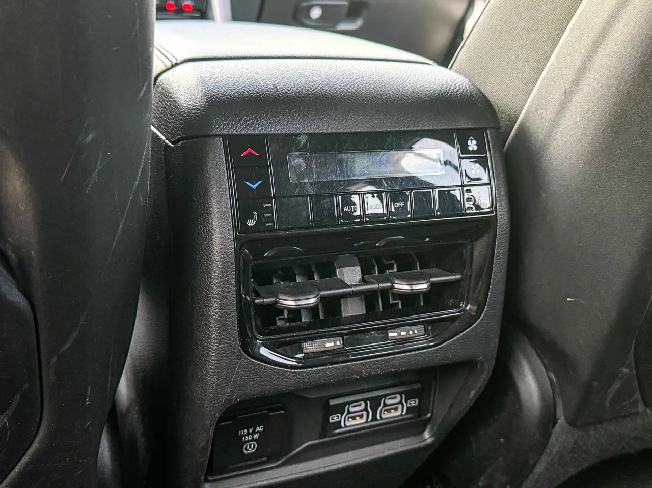 Jeep Grand Cherokee - Image 23