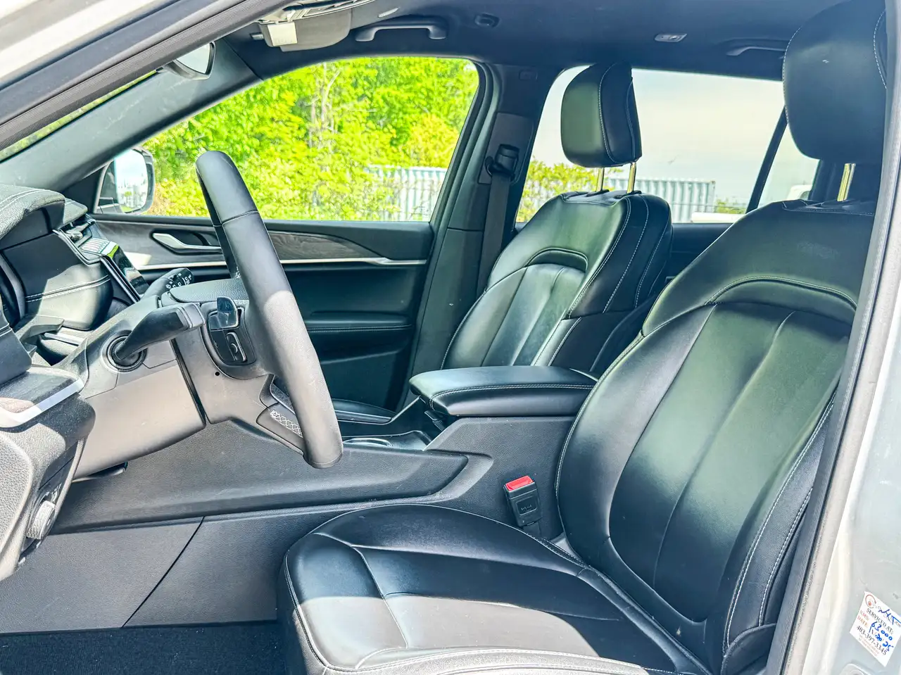 Jeep Grand Cherokee - Image 11