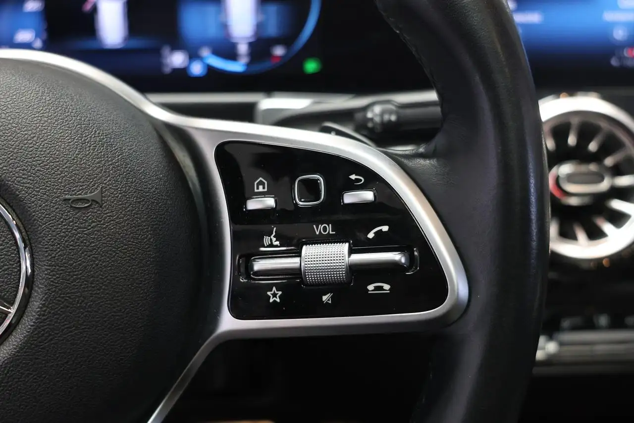 Mercedes-Benz GLB - Image 12