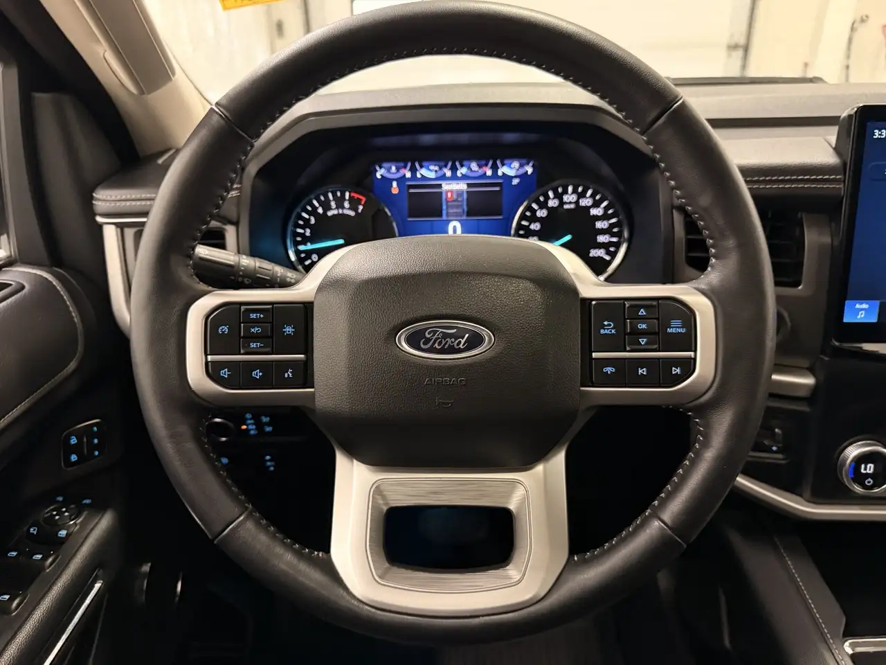 Ford Expedition - Image 25