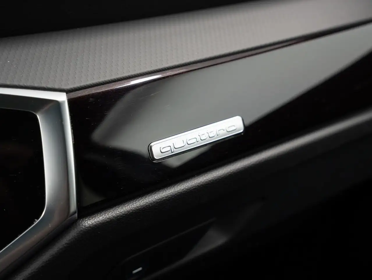 Audi Q3 - Image 25