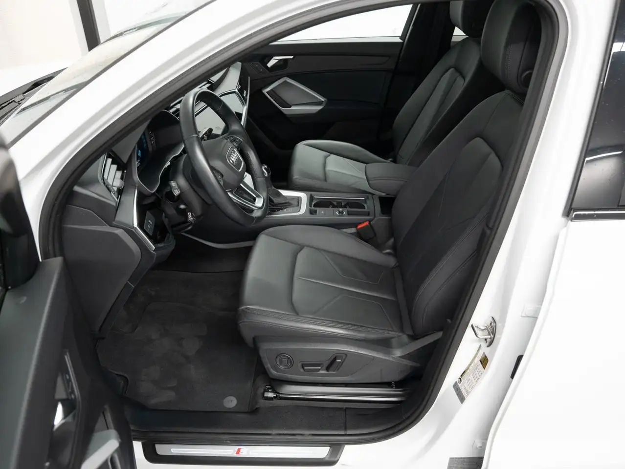Audi Q3 - Image 14