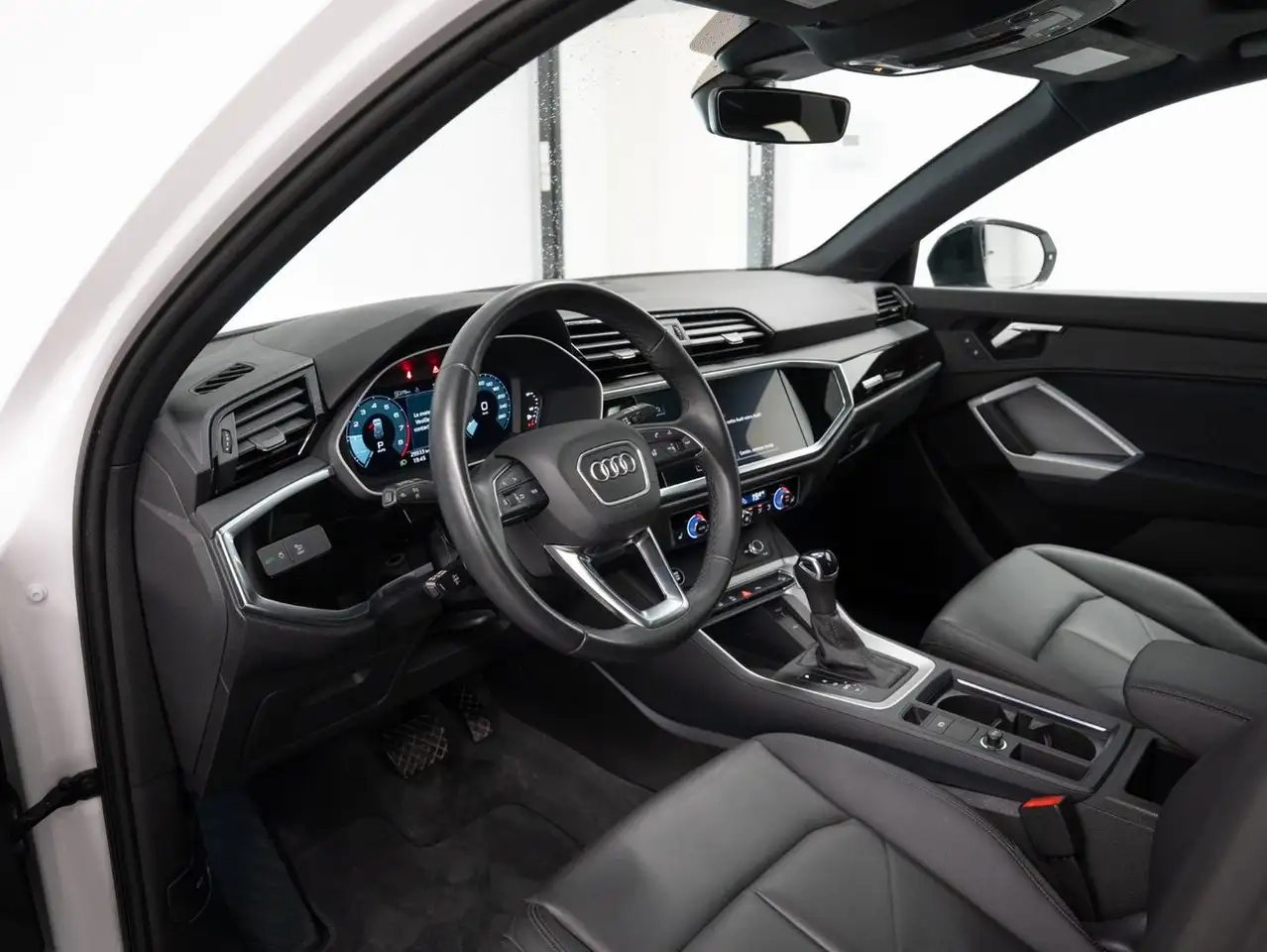 Audi Q3 - Image 12