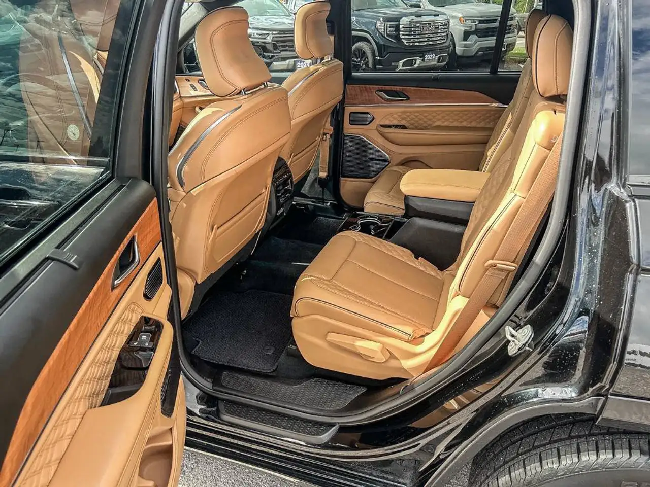 Jeep Grand Cherokee - Image 19