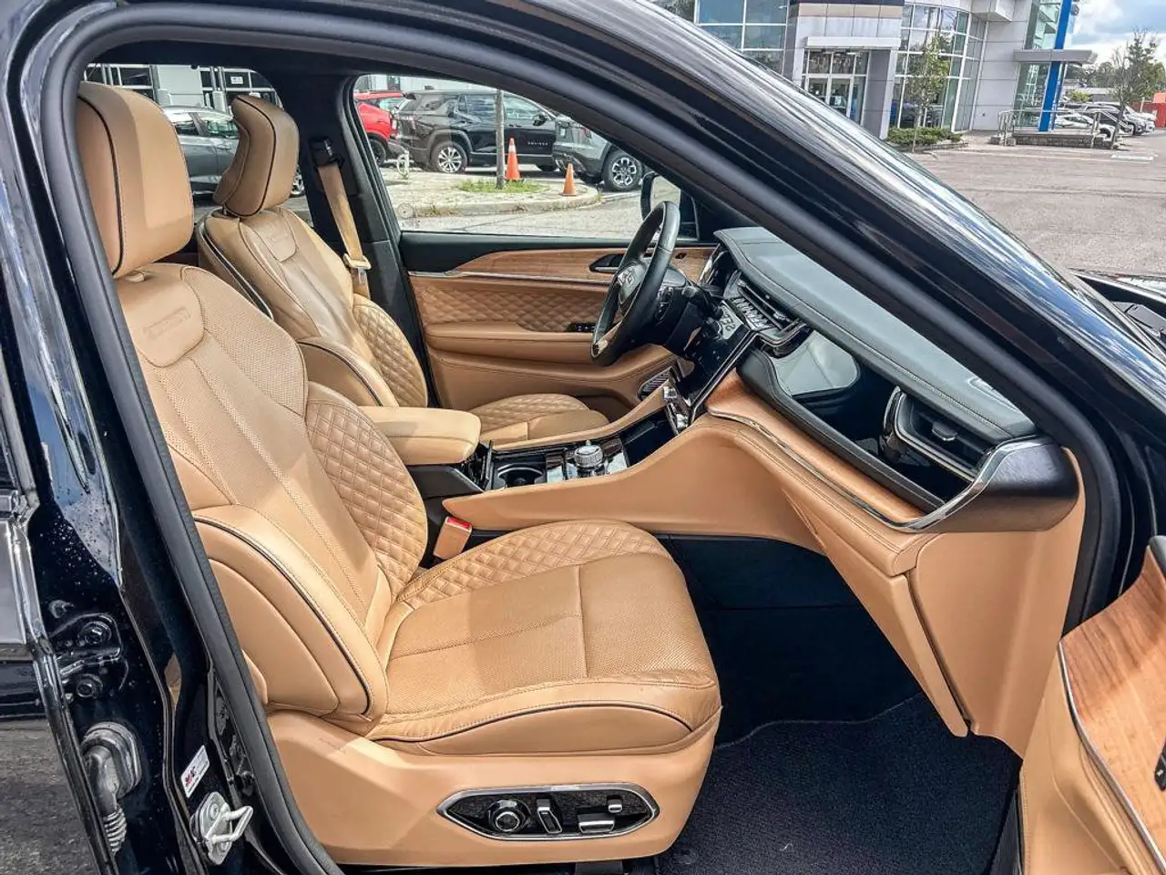 Jeep Grand Cherokee - Image 18