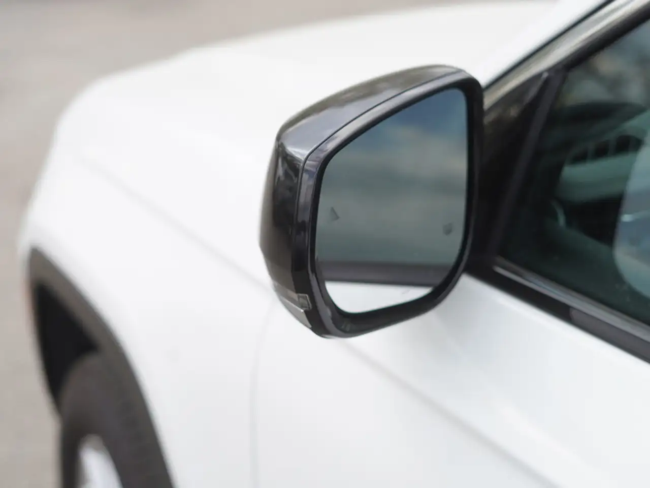 Jeep Grand Cherokee - Image 8