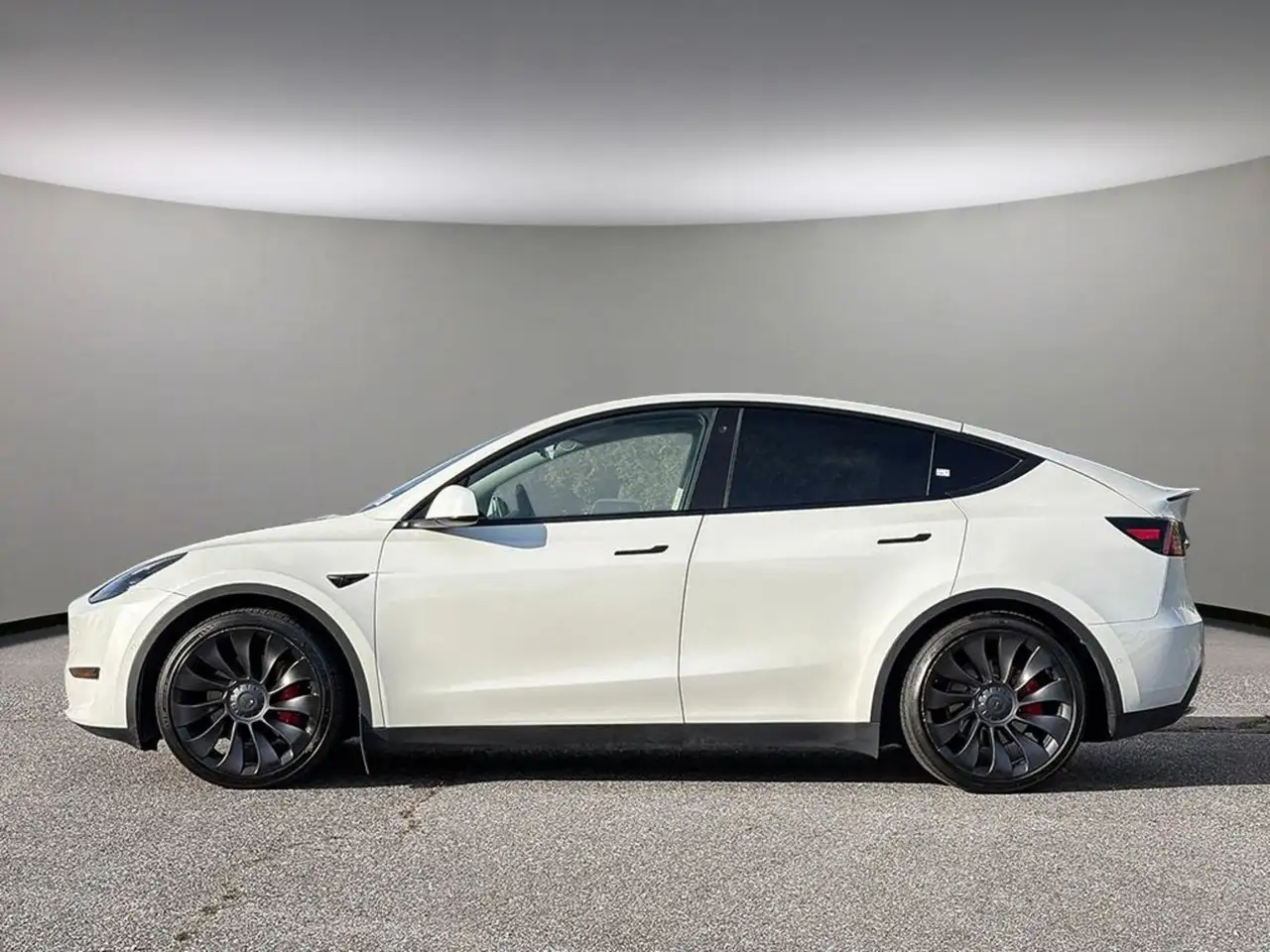 Tesla Model Y - Image 3