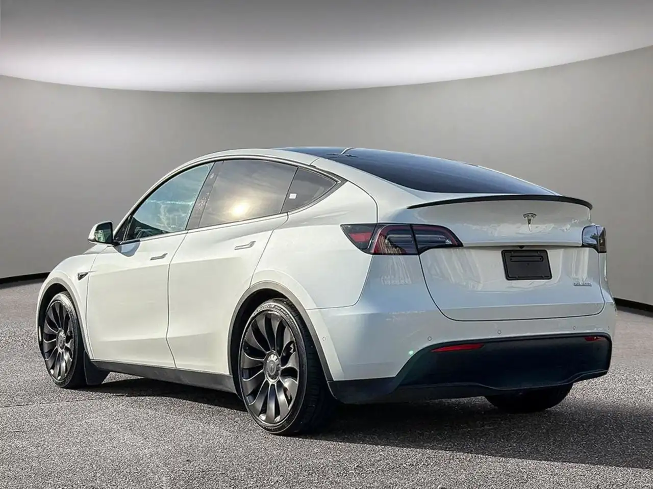 Tesla Model Y - Image 4