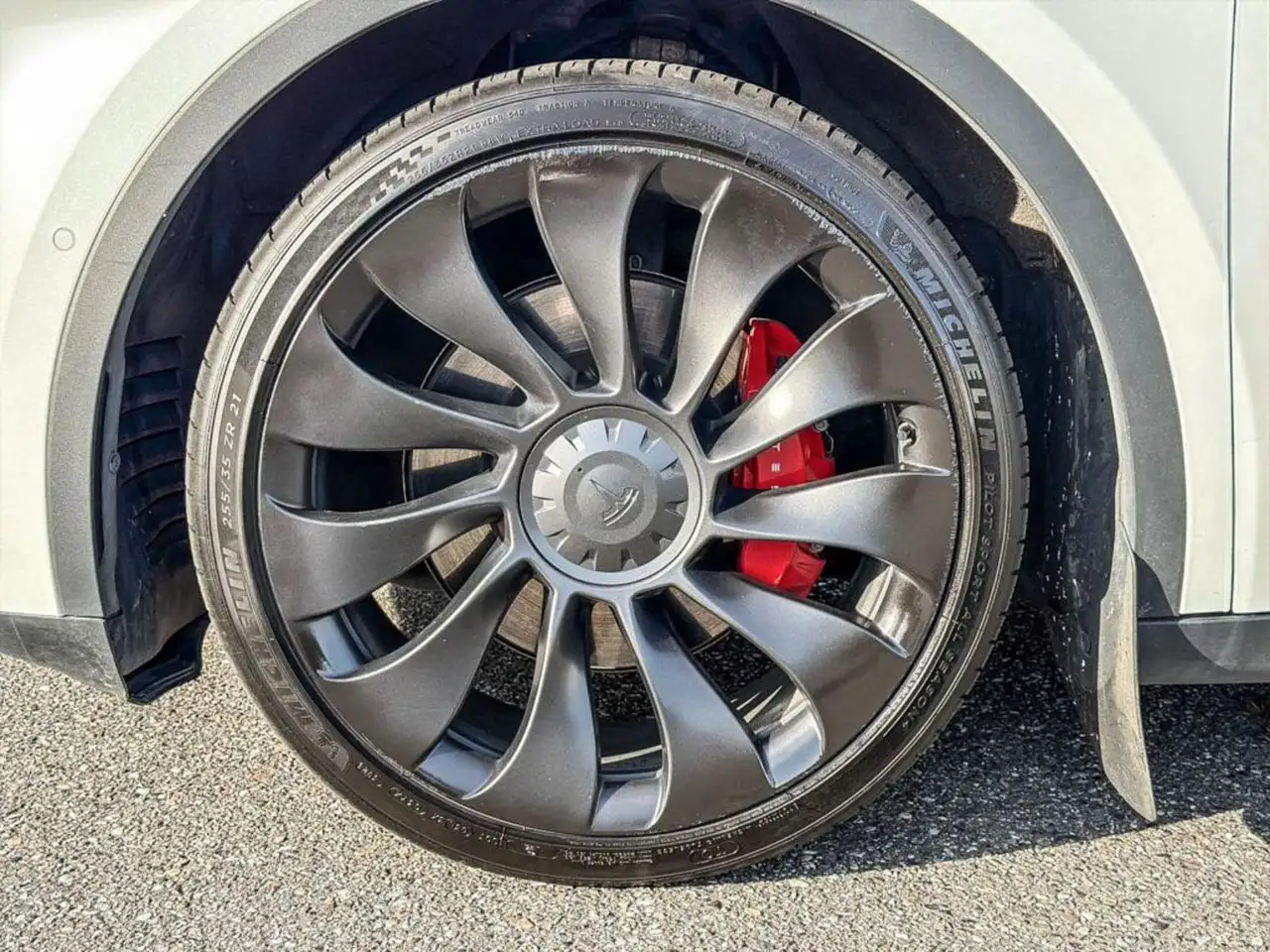 Tesla Model Y - Image 6