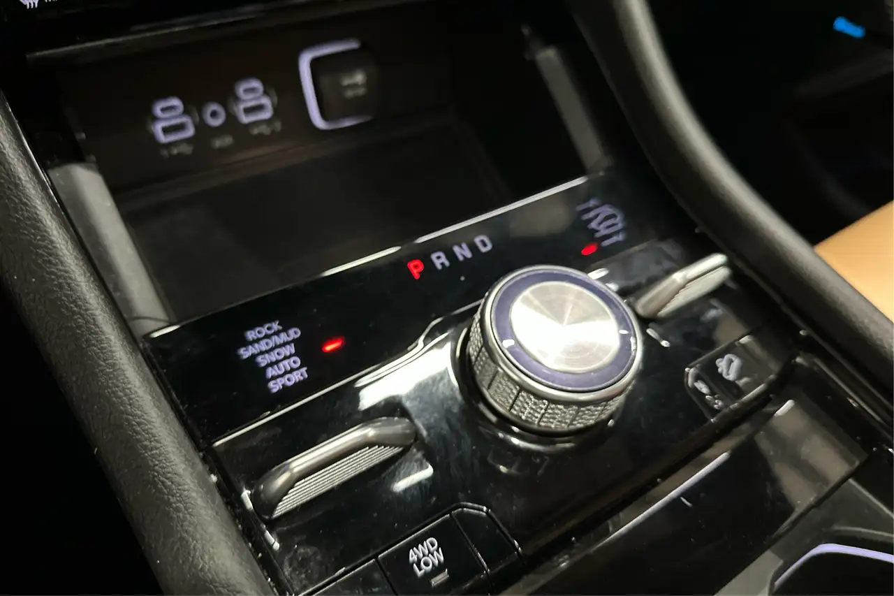 Jeep Grand Cherokee - Image 30