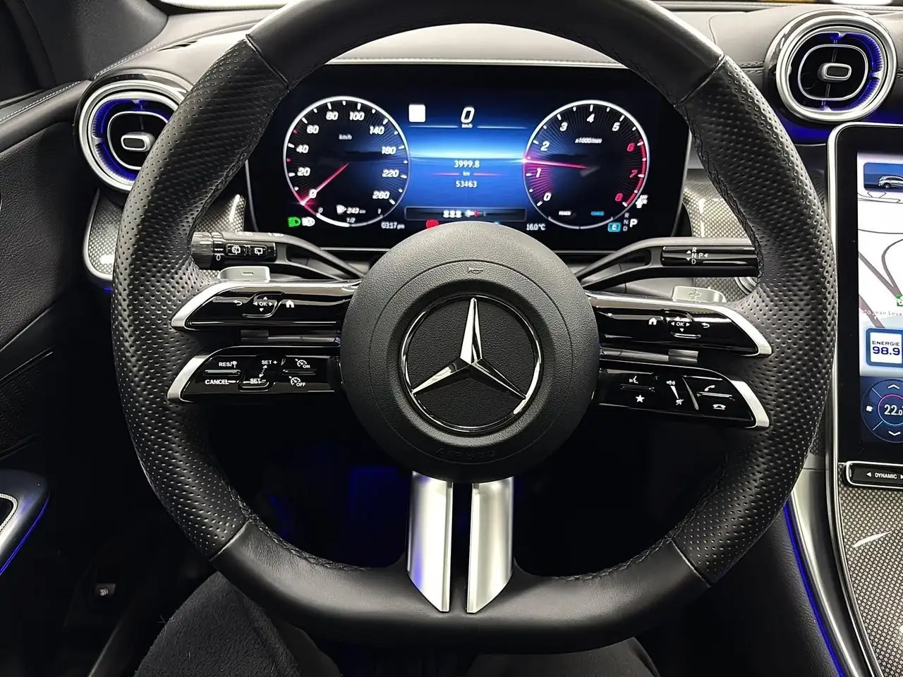 Mercedes-Benz GLC - Image 18