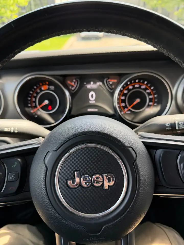 Jeep Wrangler - Image 12