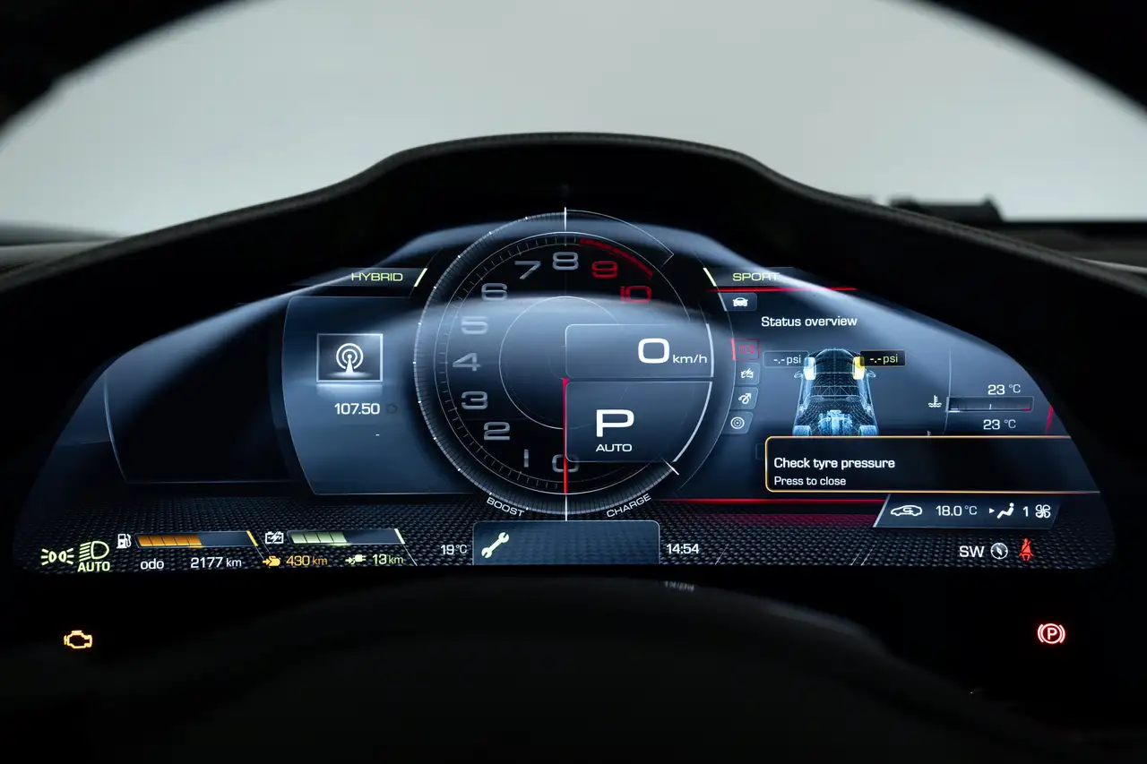 Ferrari SF90 Spider - Image 22