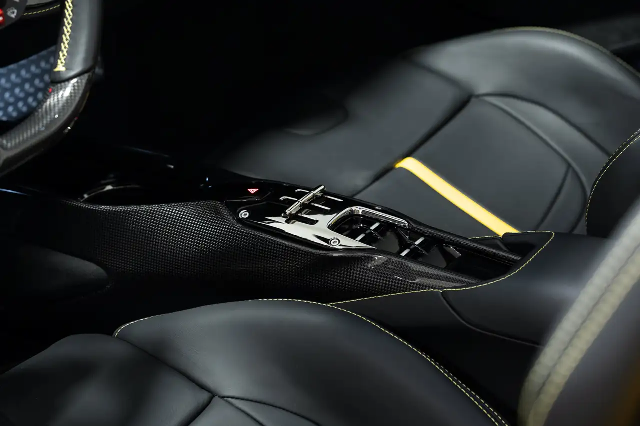 Ferrari SF90 Spider - Image 26