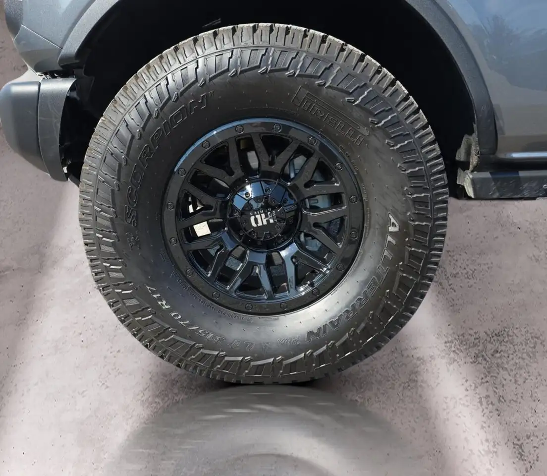 Ford Bronco - Image 16