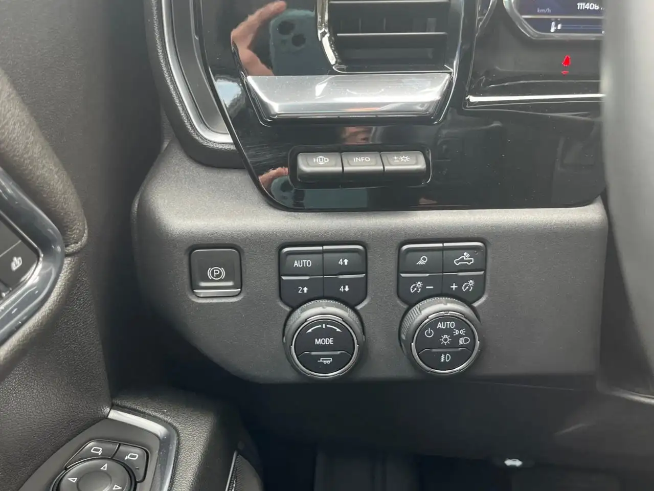 Chevrolet Silverado 1500 - Image 29