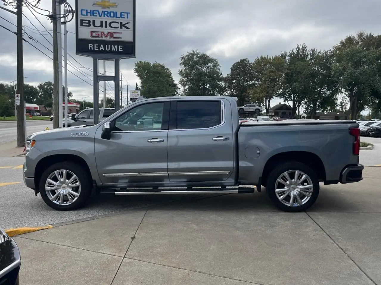 Chevrolet Silverado 1500 - Image 8