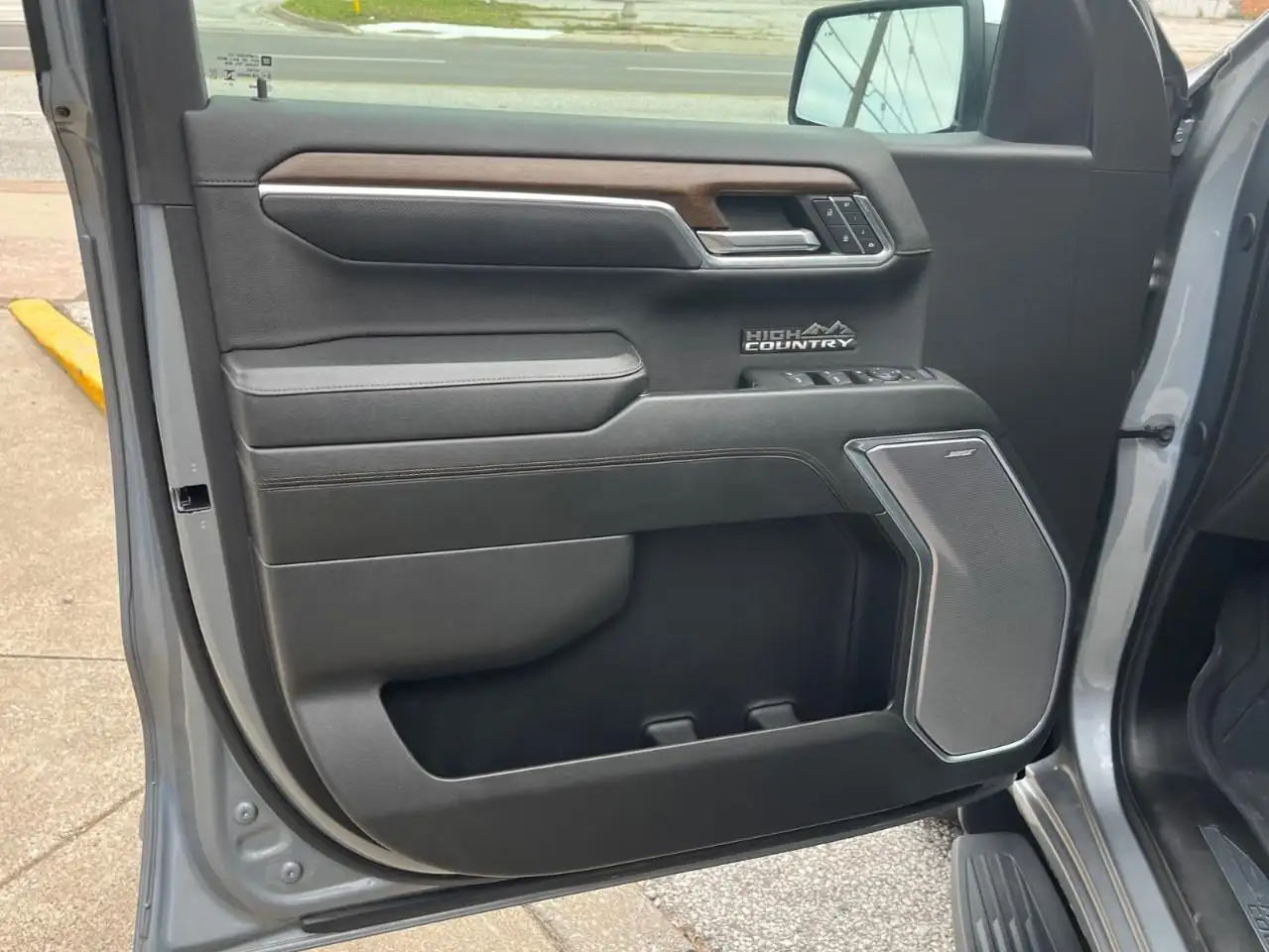 Chevrolet Silverado 1500 - Image 17