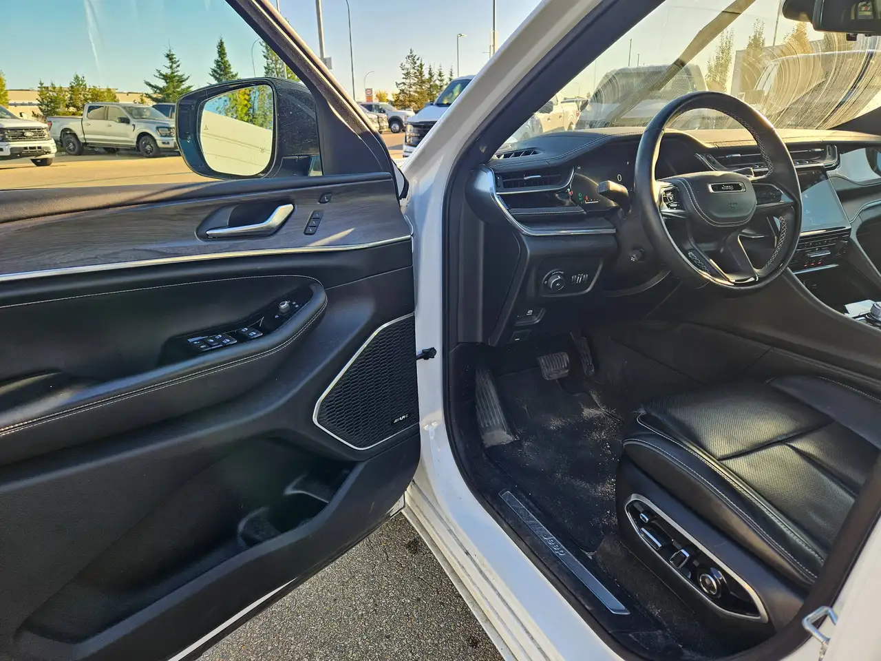 Jeep Grand Cherokee - Image 9