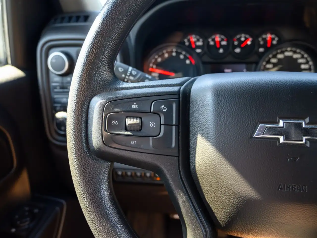 Chevrolet Silverado 1500 - Image 29