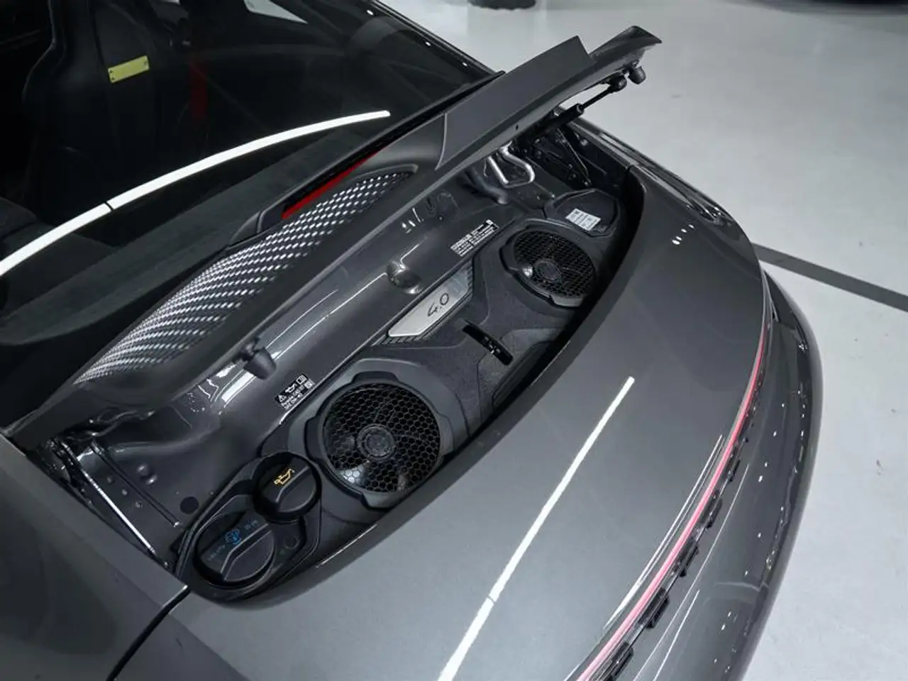 Porsche 911 - Image 19