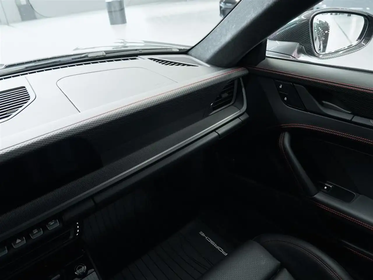 Porsche 911 - Image 50